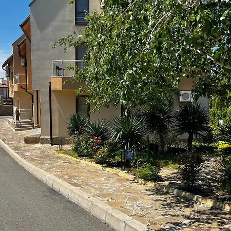 Apartment Paradise *